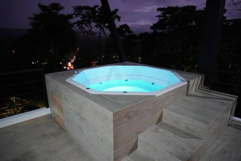 Suite Con Jacuzzi Y Vista Al Rio Napo 2 Planta Tena Luaran gambar