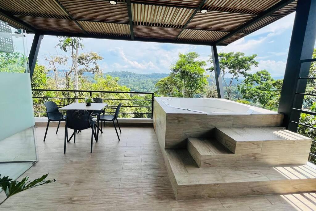 Suite Con Jacuzzi Y Vista Al Rio Napo 2 Planta Tena Luaran gambar